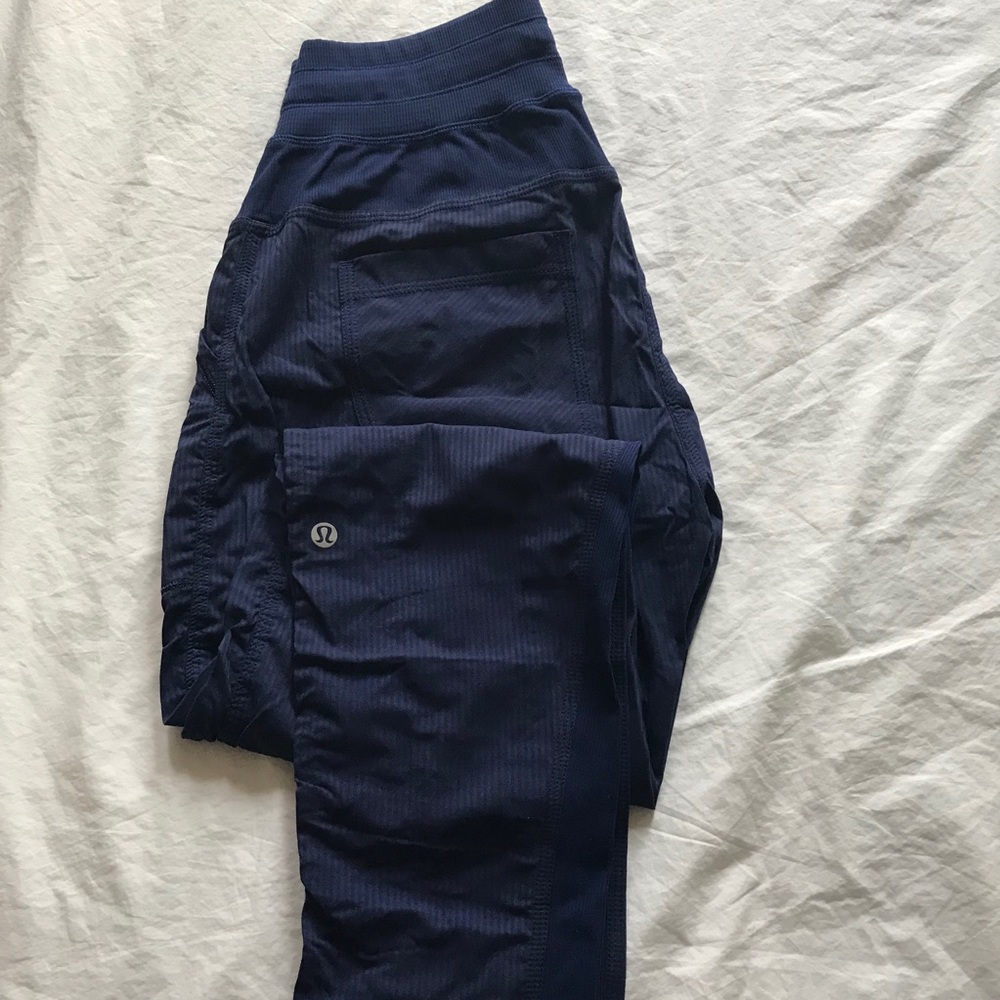 Lululemon - Picture 3 of 5